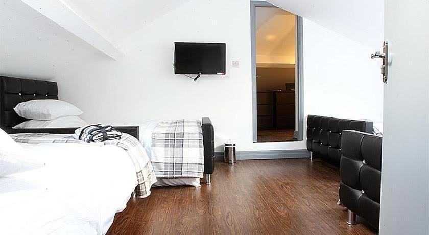 Lewis Apartment In The Heart Of The Northern Quarter Sleeps Up To 12 Manchester Bagian luar foto