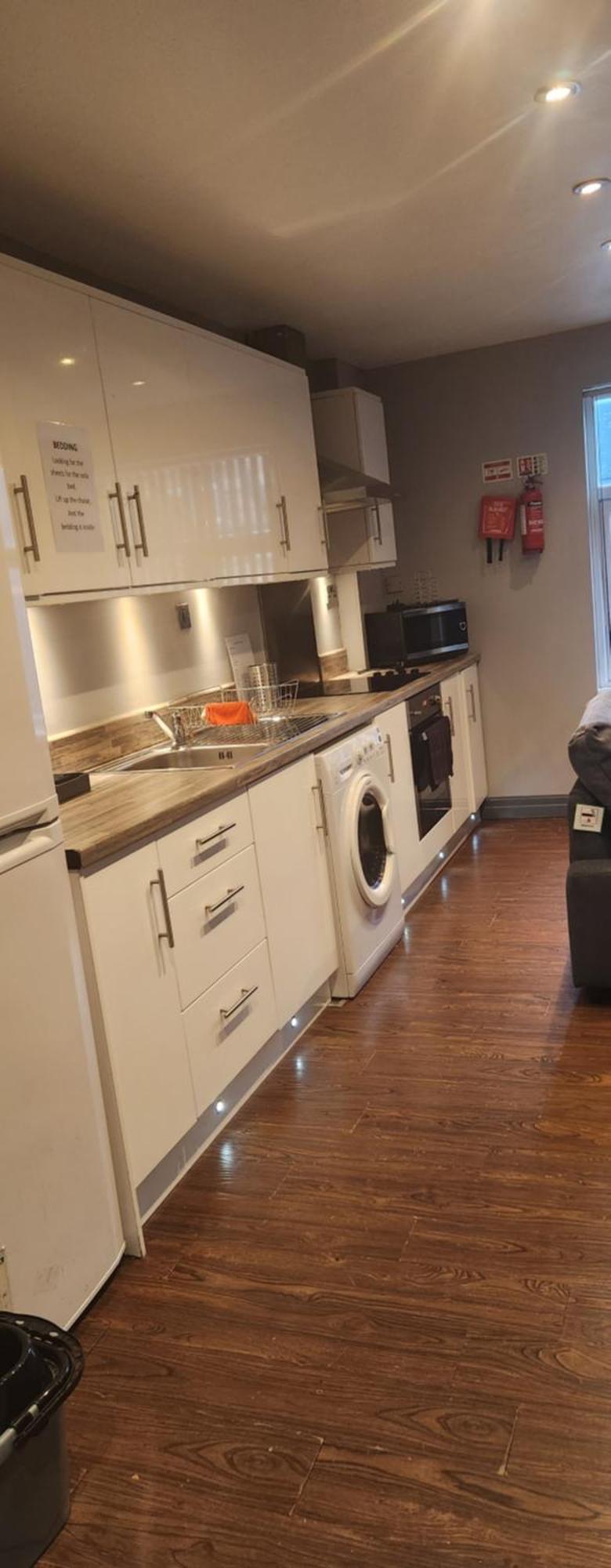 Lewis Apartment In The Heart Of The Northern Quarter Sleeps Up To 12 Manchester Bagian luar foto
