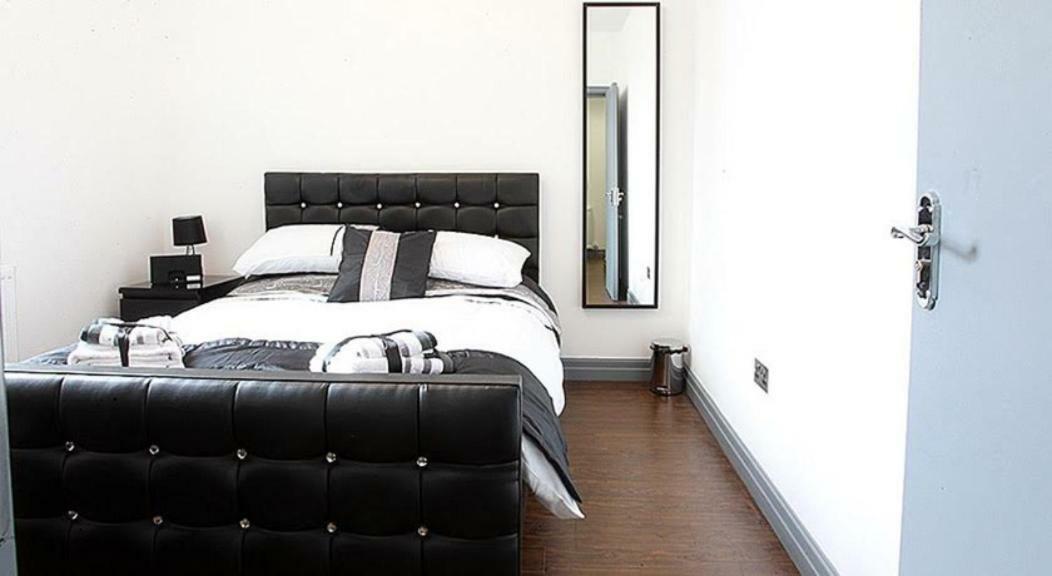 Lewis Apartment In The Heart Of The Northern Quarter Sleeps Up To 12 Manchester Bagian luar foto